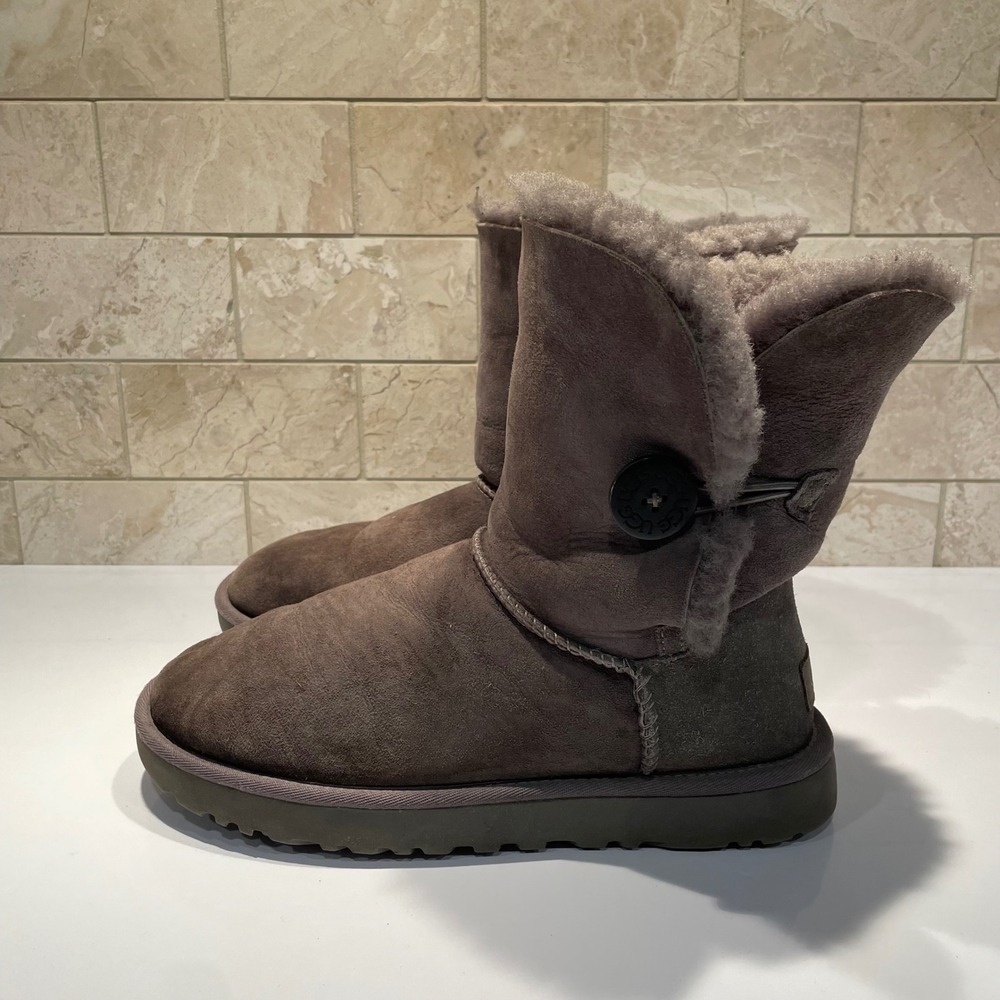 UGG Bailey Button II Grey Suede Sheepskin Boots Womens 9 1016226